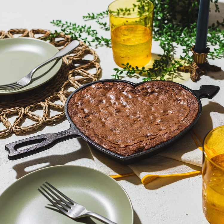 Idealnie sprawdzi się do przygotowywania jajek, naleśników, deserów oraz niewielkich porcji potraw