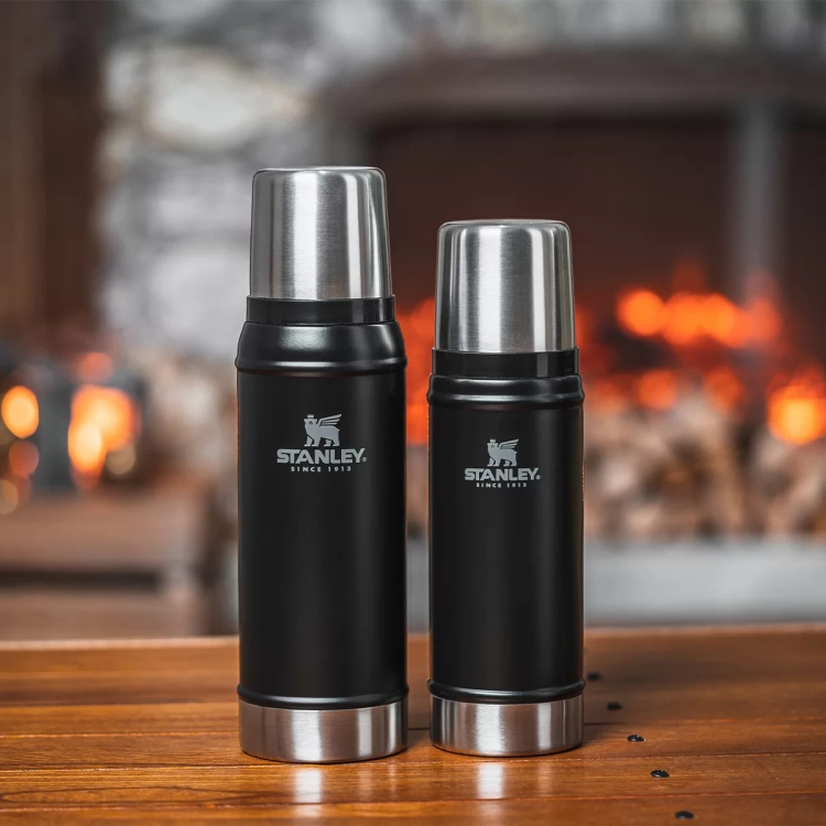 termos-stanley-classic-czarny-047l.webp