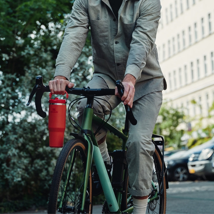 koralowy Stanley kubek IceFlow Flip Straw 0,89 L Hot Coral 10-12043-076