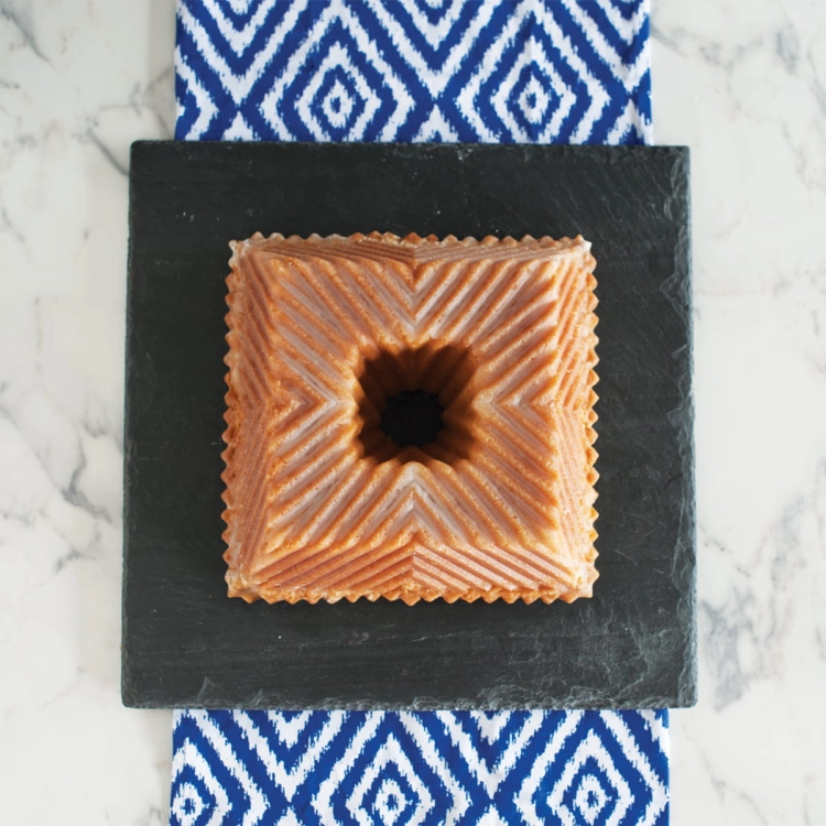Forma-do-babki-SQUARED-GOLD--Nordic-Ware-80577-złota.jpg