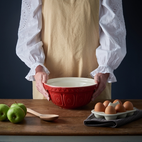 Misa ceramiczna Mason Cash Red 24 cm (2 L) – duża, stylowa misa do mieszania i wypieków. Klasyczny design, wysoka jakość ceramiki.
