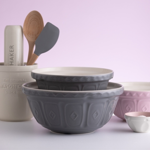 Misa ceramiczna 24 cm 2L jest trwała, odporna, komfortowa, elegancka a neutralny odcień szarości  czyni ja uniwersalnym wyborem