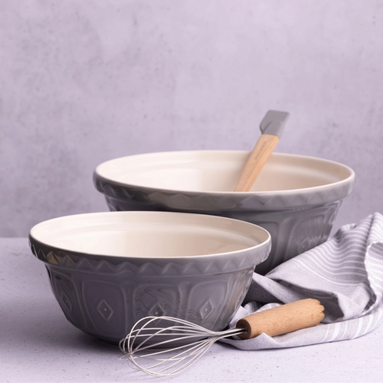 Misa ceramiczna Mason Cash 24 cm 2L GREY – idealna do mieszania ciasta i przygotowywania wypieków. Klasyczny design, trwała ceramika i stabilna konstrukcja