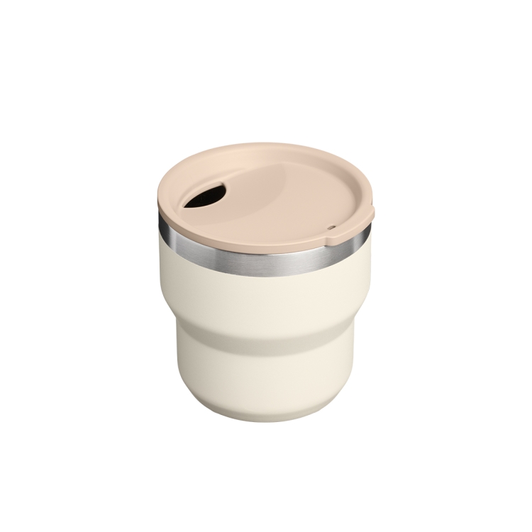 Stanley Stay Hot Cup 0,29 L Cream, kubek termiczny, ujęcie od góry przy krawędzi