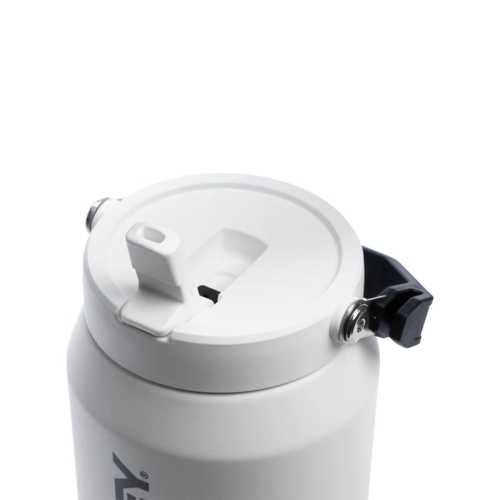 Stanley 1913, duży bidon sportowy z izolacją termiczną IceFlow™ Flip Straw 1.9L Chalk. Kod produktu 10-13085-0211