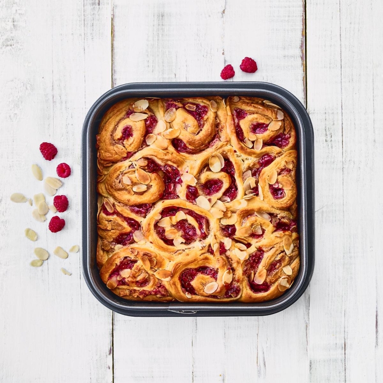 Tortownica kwadratowa z powłoką nieprzywierającą EASY BAKING - 24 x 24 cm Birkmann 881 709