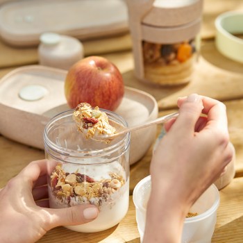 0301014V19U150 Pojemnik Jar To Go Organic Lekue, pojemnik na muesli, pojemnik na jogurt, pojemnik na zupę, kubek na jogurt i muesli, pojemnik z łyżeczką, pojemnik śniadaniowy, pojemnik z łyżką, Lekue Organic